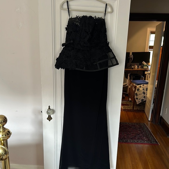 Wayne Clark gorgeous Black Lace Sheath Dress with Embellished Bodice - Picture 2 of 8